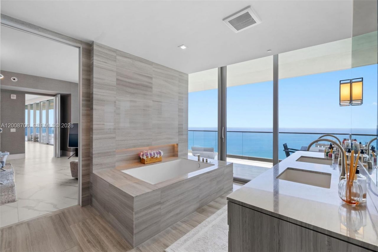 18975 Collins Ave, Unit 5200, Sunny Isles Beach, FL 33160 Photo
