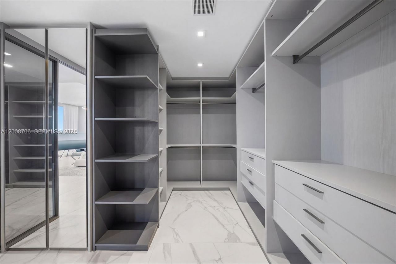 18975 Collins Ave, Unit 5200, Sunny Isles Beach, FL 33160 Photo
