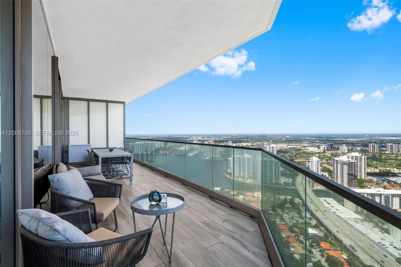 18975 Collins Ave, Unit 5200, Sunny Isles Beach, FL 33160 Photo