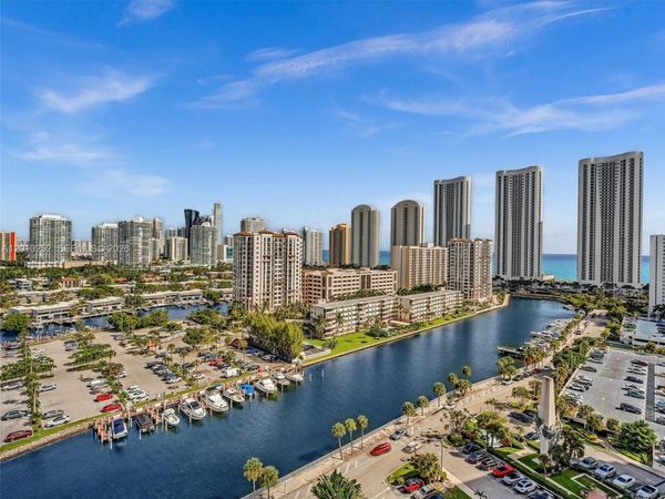 500 Bayview Dr, Unit 727, Sunny Isles Beach, FL 33160