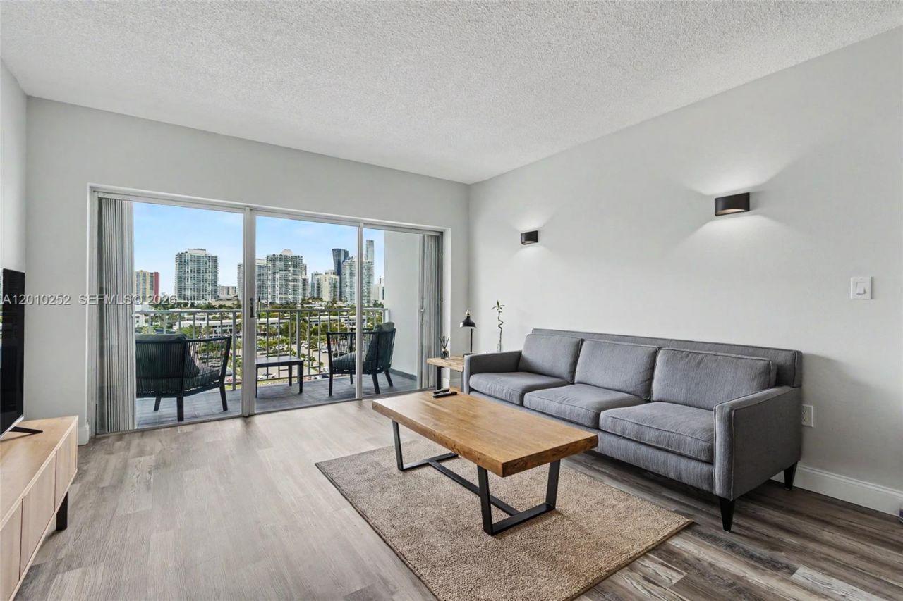 500 Bayview Dr, Unit 727, Sunny Isles Beach, FL 33160 Photo