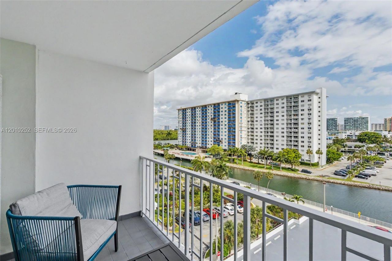 500 Bayview Dr, Unit 727, Sunny Isles Beach, FL 33160 Photo
