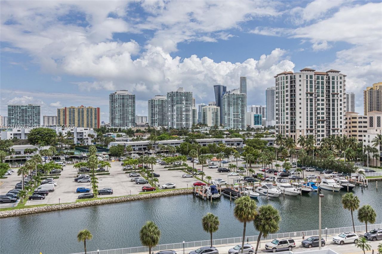 500 Bayview Dr, Unit 727, Sunny Isles Beach, FL 33160 Photo