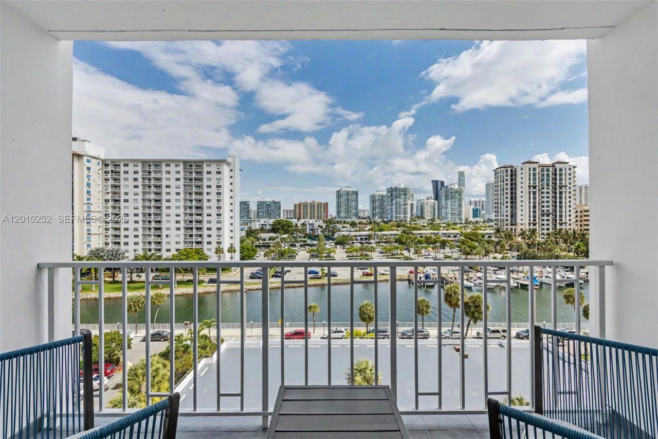500 Bayview Dr, Unit 727, Sunny Isles Beach, FL 33160 Photo