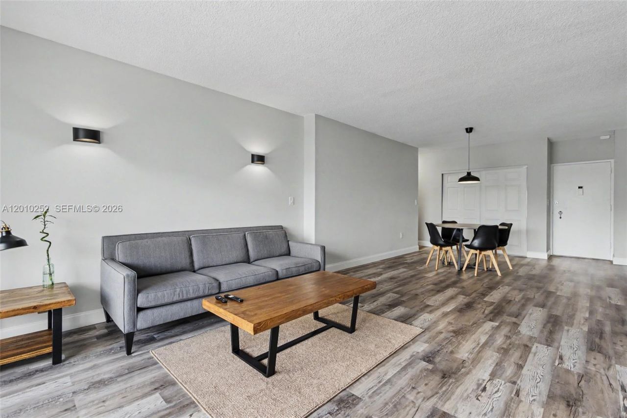 500 Bayview Dr, Unit 727, Sunny Isles Beach, FL 33160 Photo