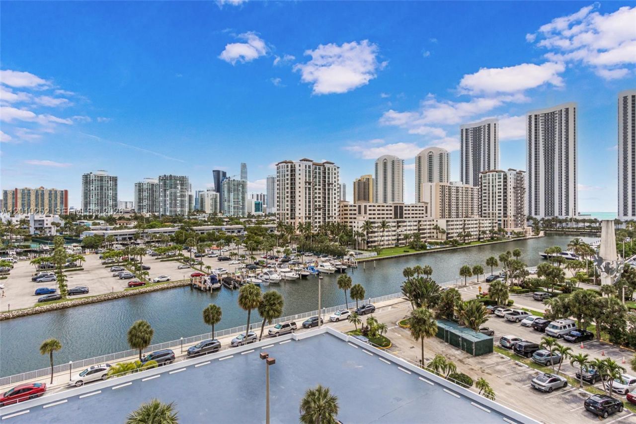 500 Bayview Dr, Unit 727, Sunny Isles Beach, FL 33160 Photo