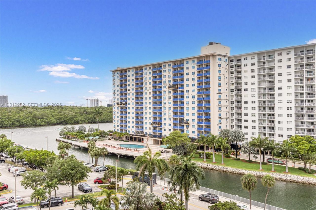 500 Bayview Dr, Unit 727, Sunny Isles Beach, FL 33160 Photo
