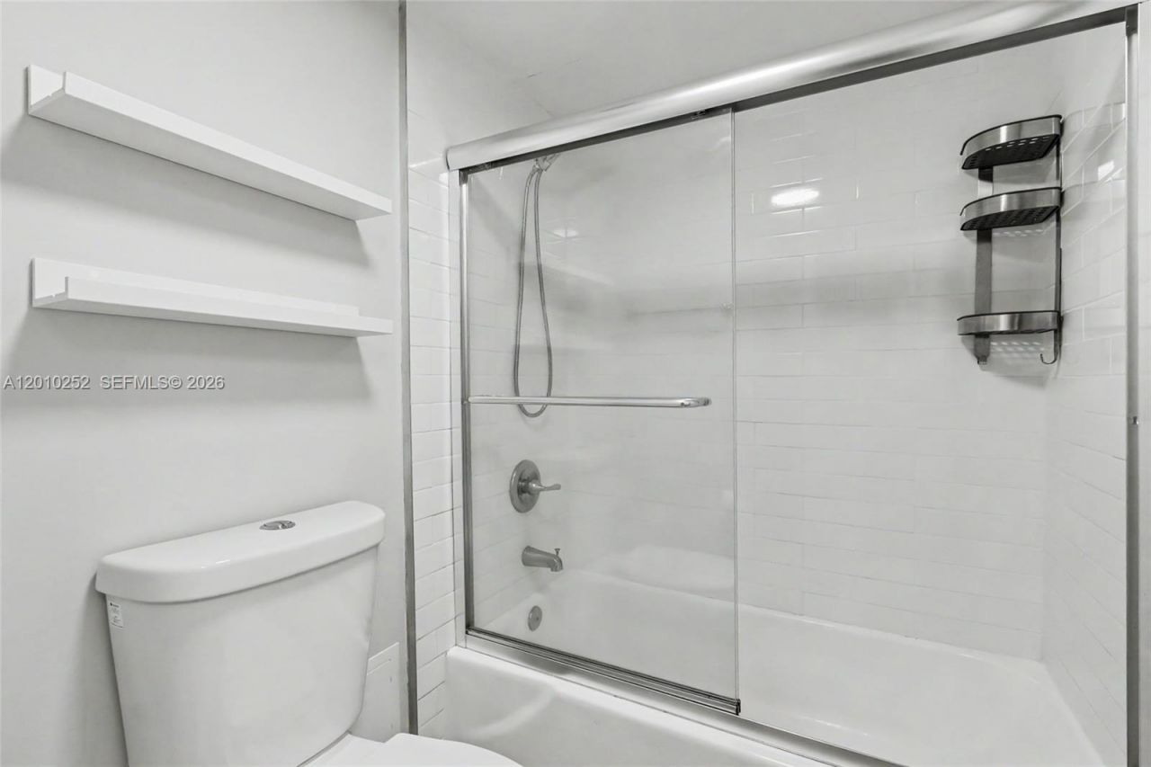 500 Bayview Dr, Unit 727, Sunny Isles Beach, FL 33160 Photo