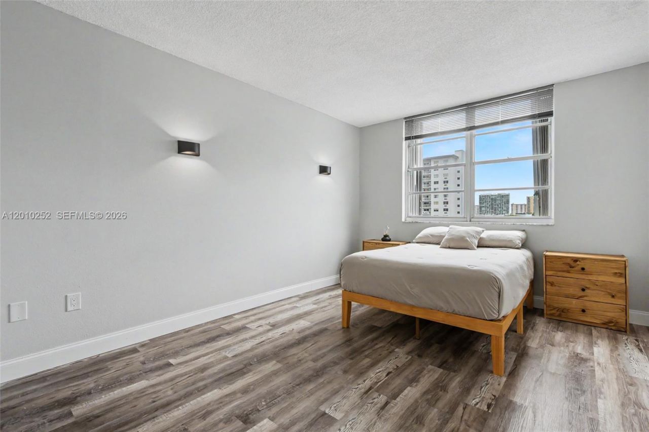 500 Bayview Dr, Unit 727, Sunny Isles Beach, FL 33160 Photo