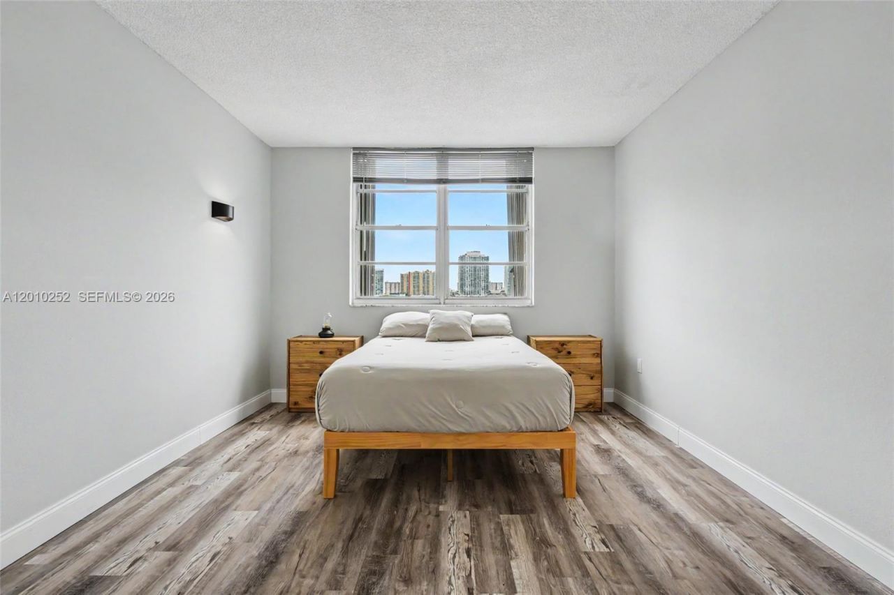 500 Bayview Dr, Unit 727, Sunny Isles Beach, FL 33160 Photo