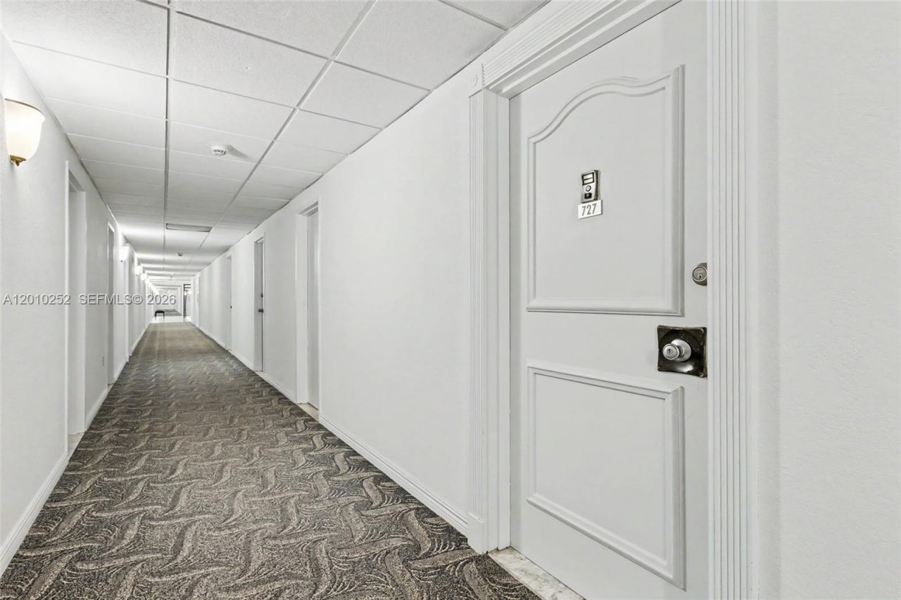 500 Bayview Dr, Unit 727, Sunny Isles Beach, FL 33160 Photo
