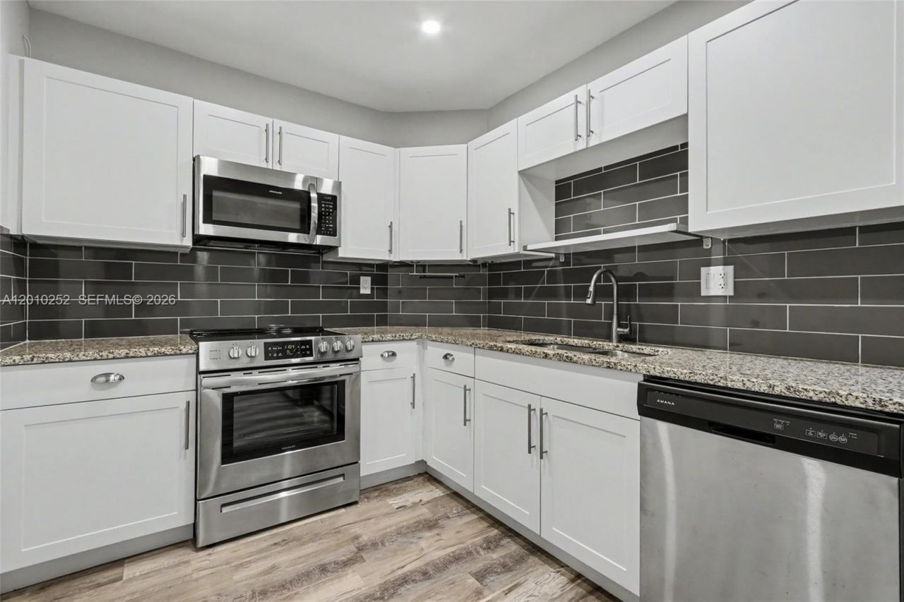 500 Bayview Dr, Unit 727, Sunny Isles Beach, FL 33160 Photo