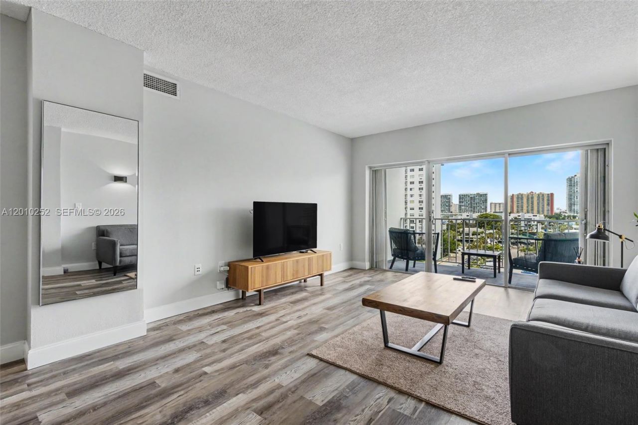500 Bayview Dr, Unit 727, Sunny Isles Beach, FL 33160 Photo