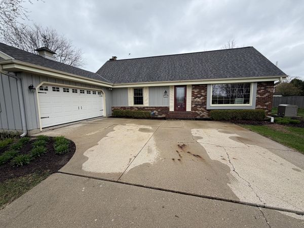 1701 W River Forest Dr, Mequon, WI 53092