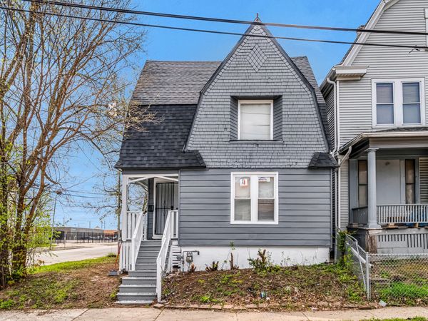 3701 W Kilbourn Ave, Milwaukee, WI 53208