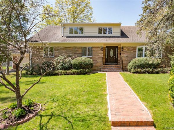 7 Elliot Road , Great Neck, NY 11021