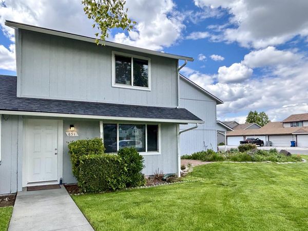 851 N Benjamin Lane, Boise, ID 83704
