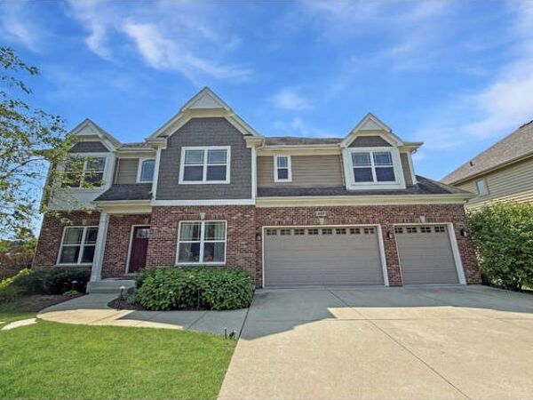 601 Oak Lane, South Elgin, IL 60177