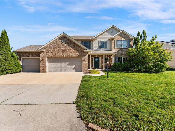 506 Riverbend Boulevard , Mahomet, IL 61853