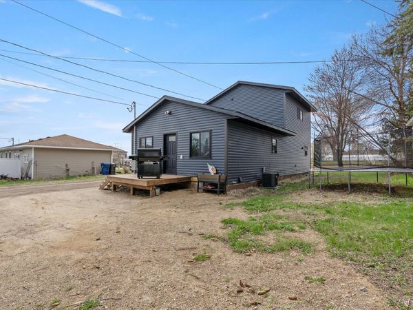 1009 2nd Avenue NE, Staples, MN 56479