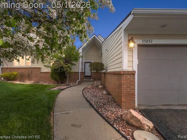 35052 Meadow Lane, Farmington Hills, MI 48335