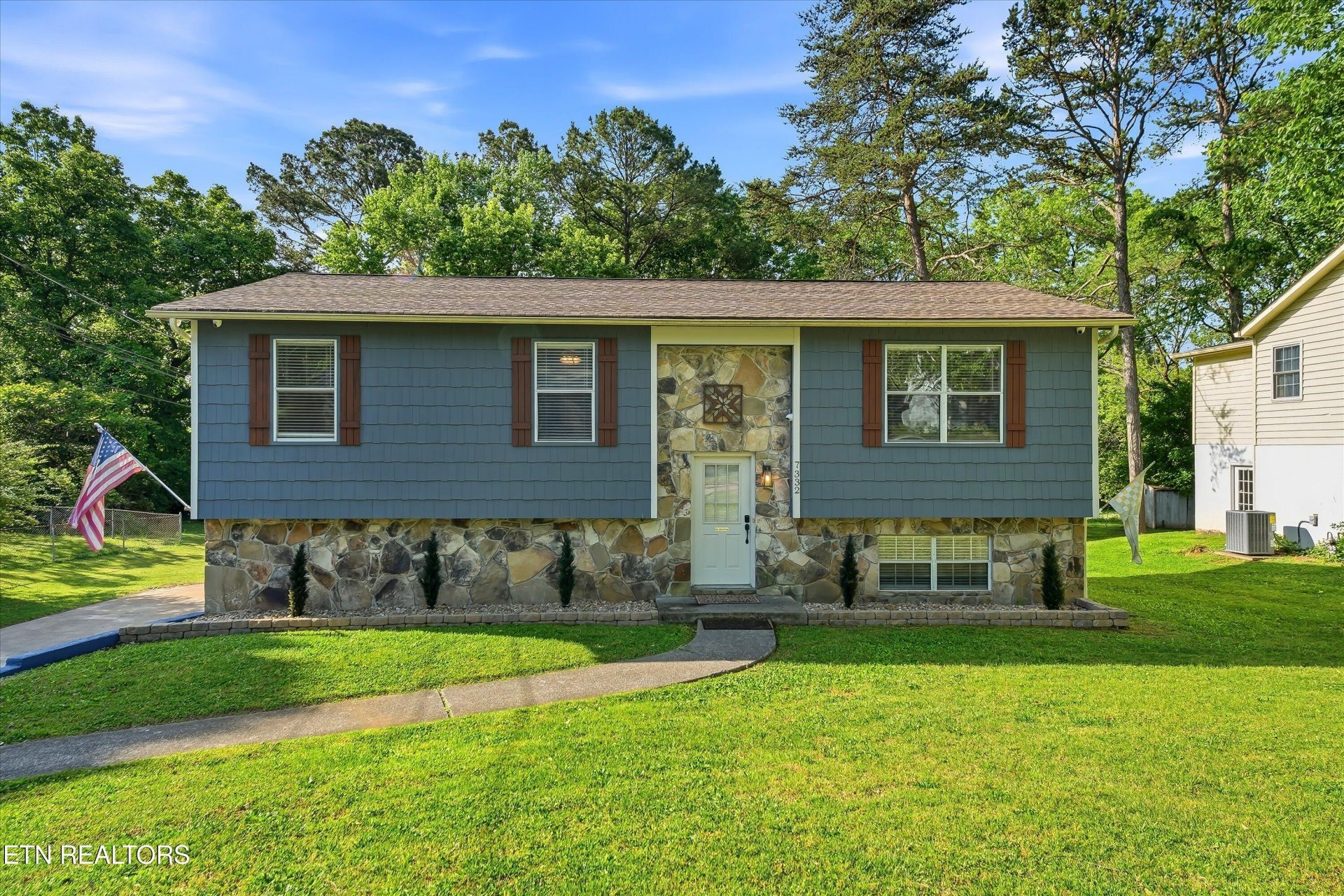 7332 Toxaway Drive, Knoxville, TN 37909 Main Photo