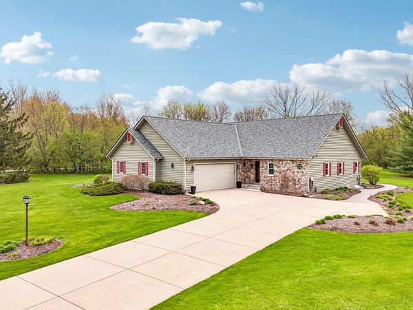 N43W33183 Glen Parc Cir, Nashotah, WI 53058