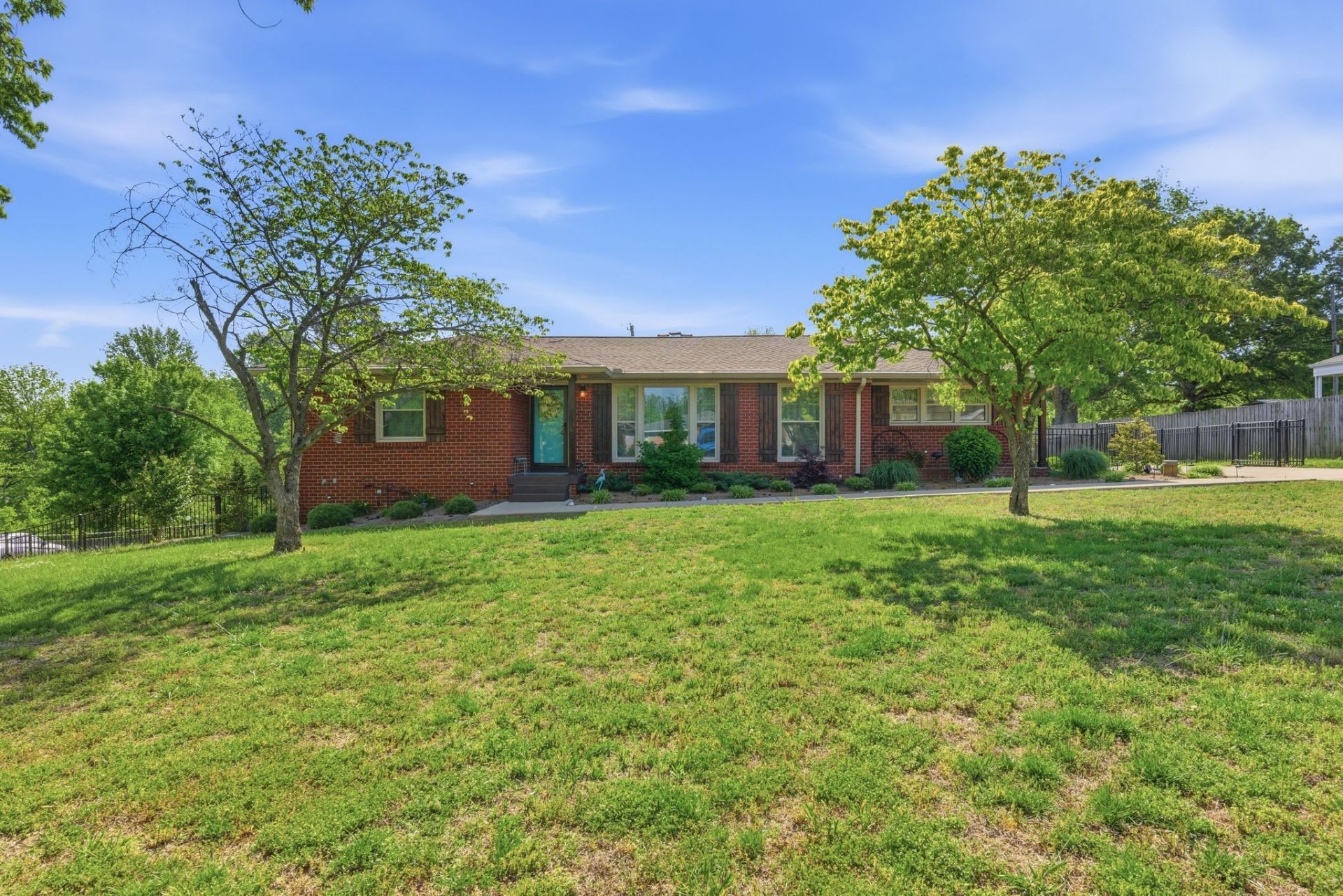 210 S Sequoia Dr, Springfield, TN 37172 Main Photo
