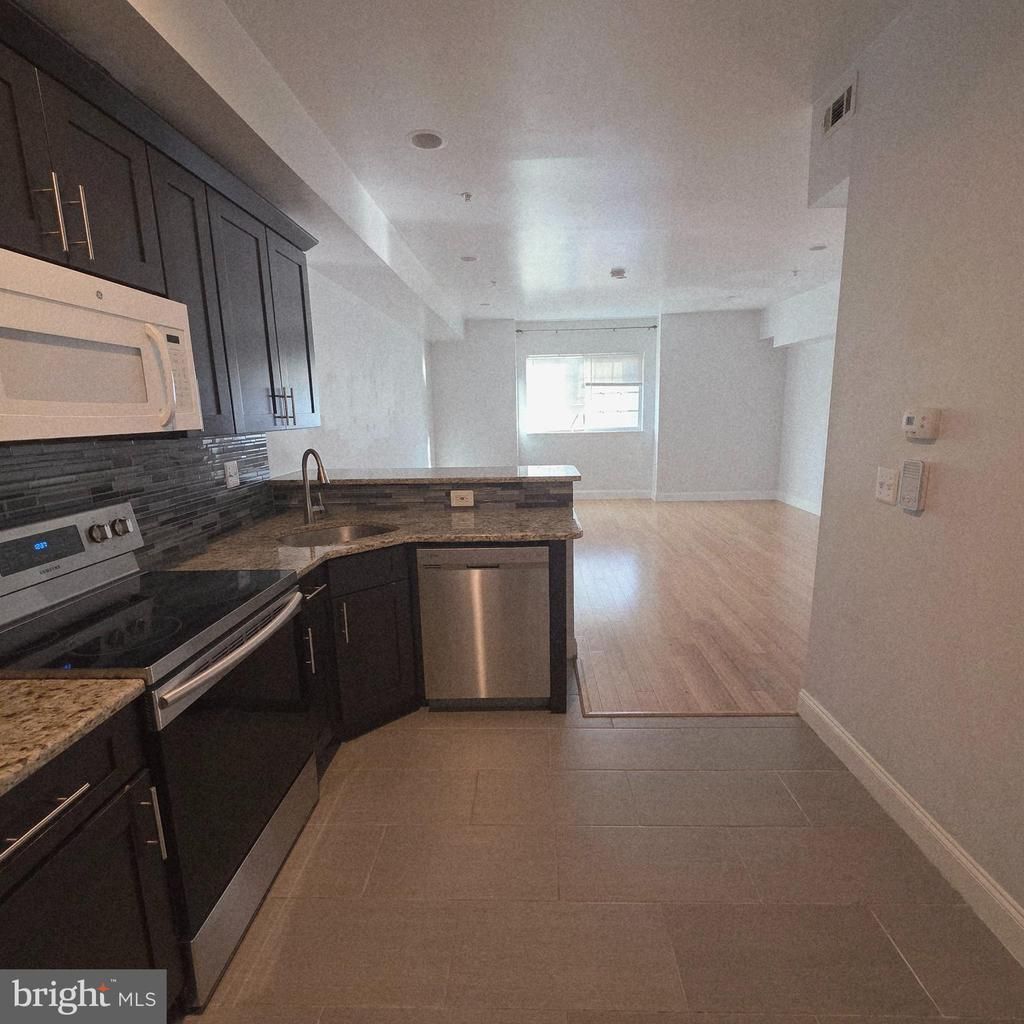 628 N 11th Street, Unit 6, Philadelphia, PA 19123 Main Photo