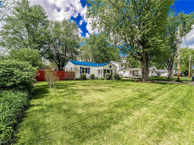 380 Broadway Street, Amherst, OH 44001 Photo 2
