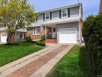 33 Rodney Place Rockville Centre, NY 11570