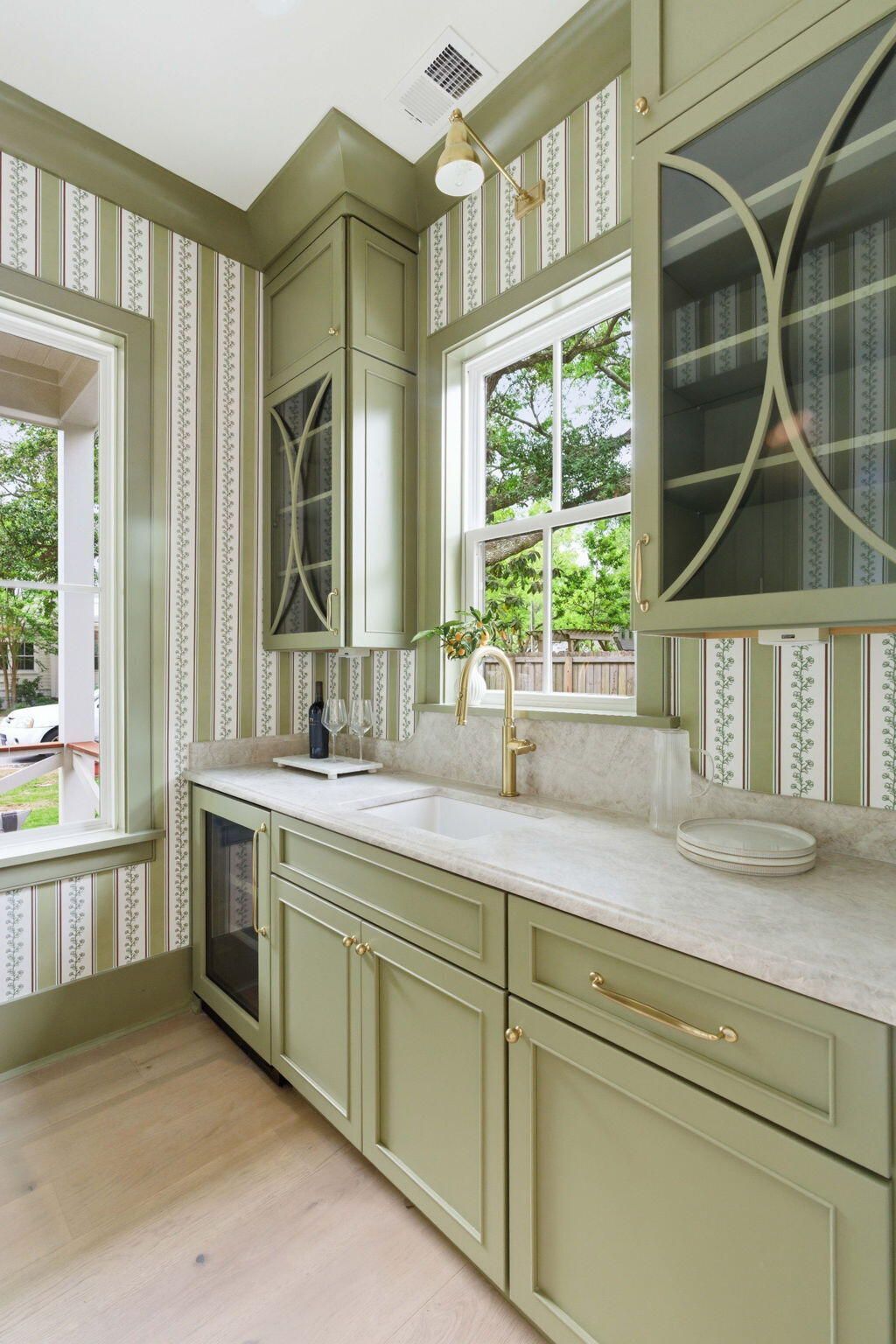 677 Ferry Street Photo 14