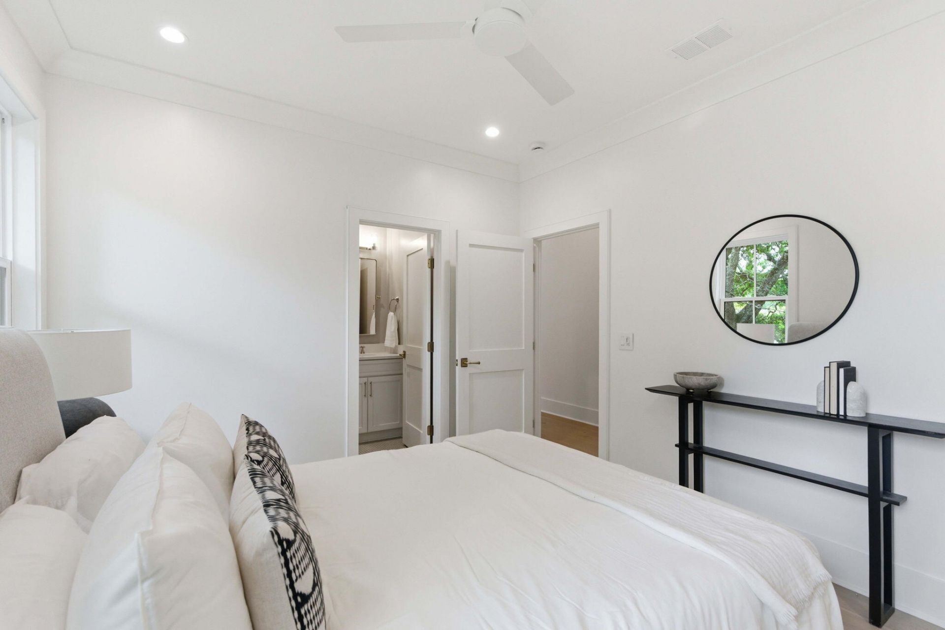 677 Ferry Street Photo 32
