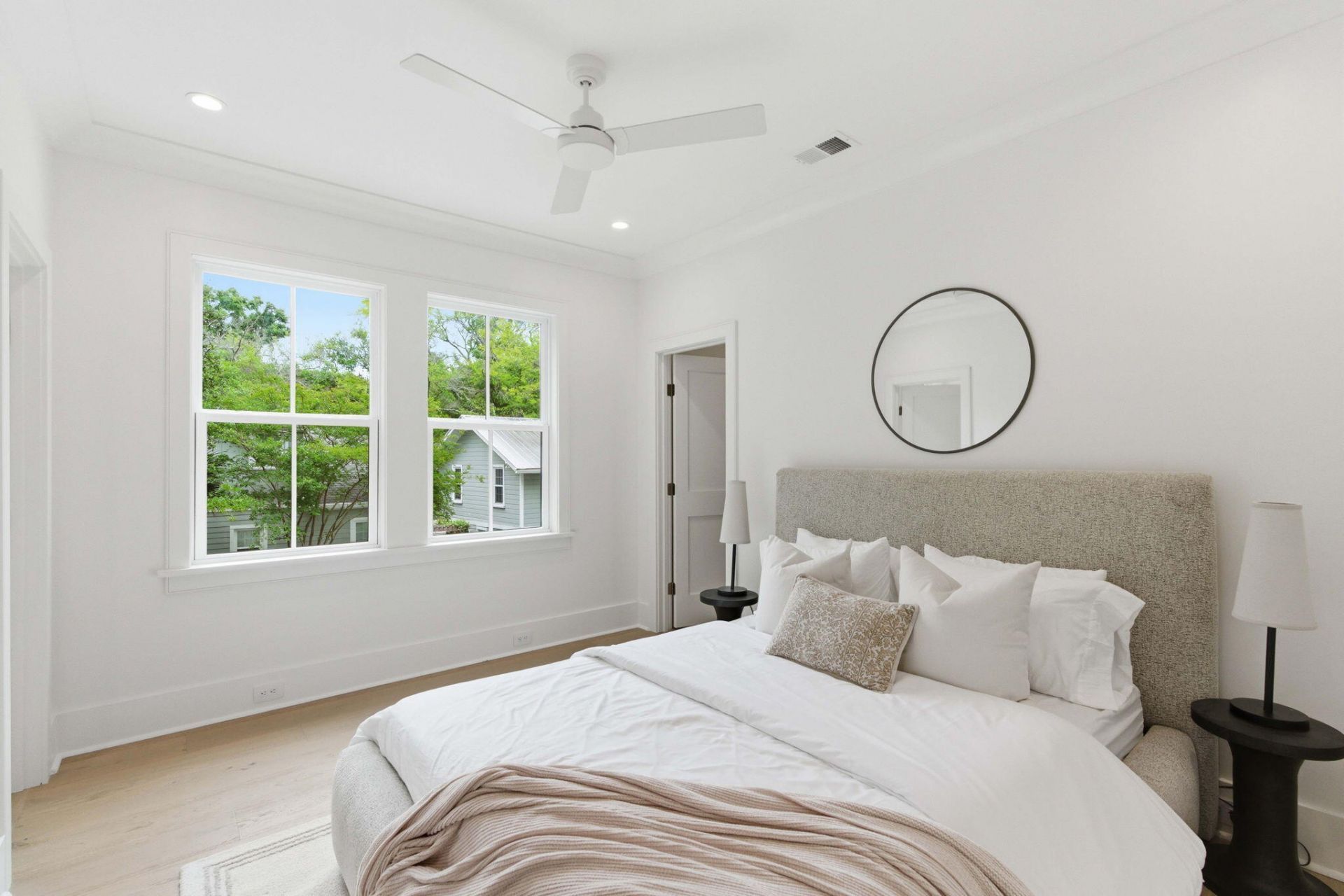 677 Ferry Street Photo 34