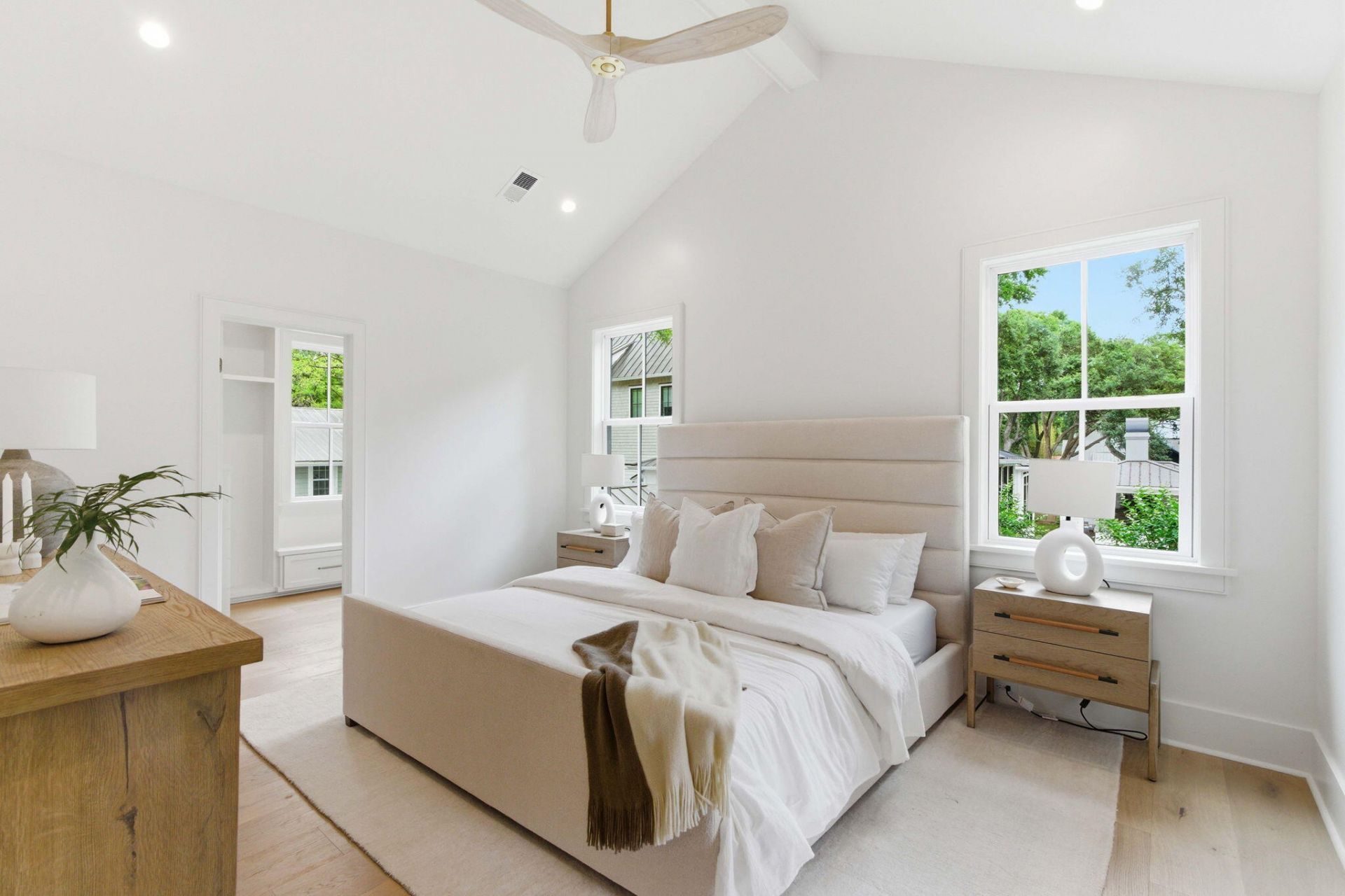 677 Ferry Street Photo 36