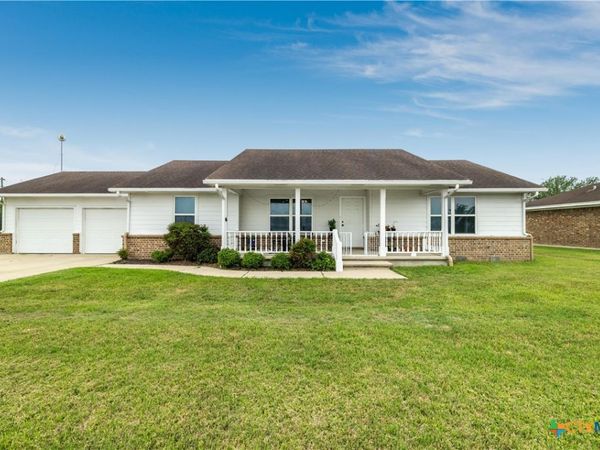 394 Navidad, Vanderbilt, TX 77991