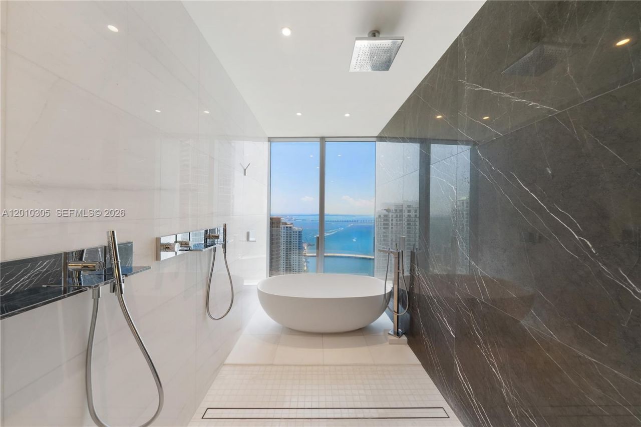 300 Biscayne Blvd Way, Unit 3503C, Miami, FL 33131 Photo
