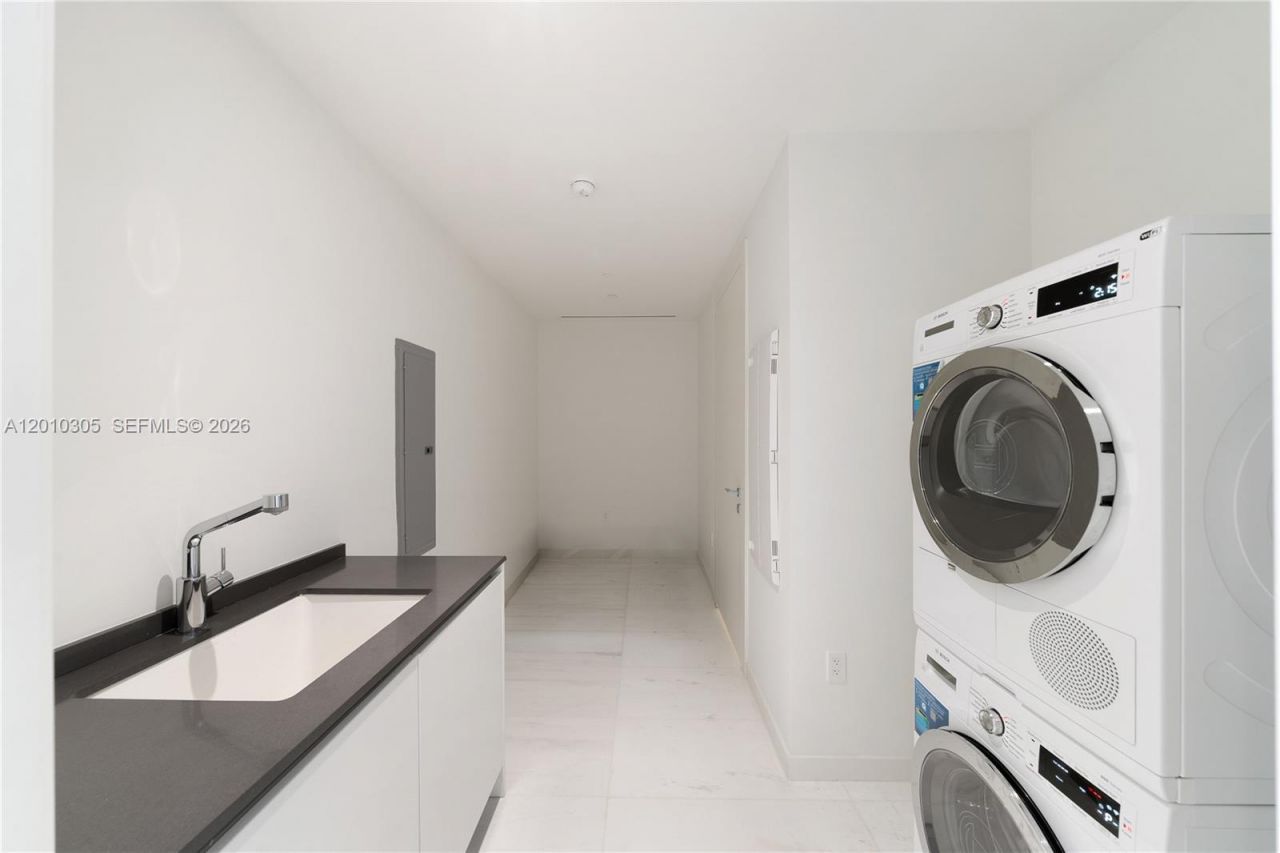 300 Biscayne Blvd Way, Unit 3503C, Miami, FL 33131 Photo