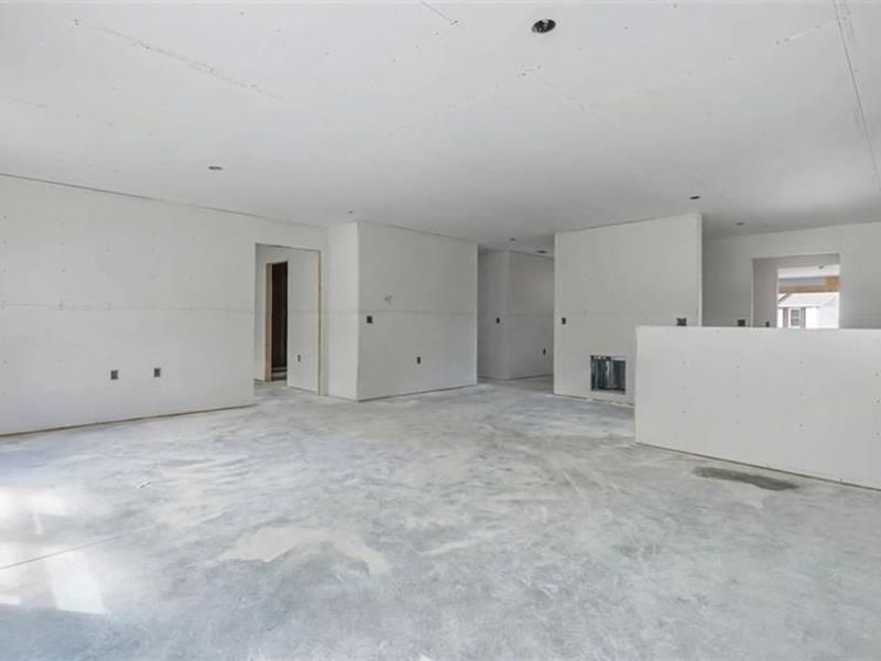 137 Pebble Creek Drive, Eaton, OH 45320 Photo 2