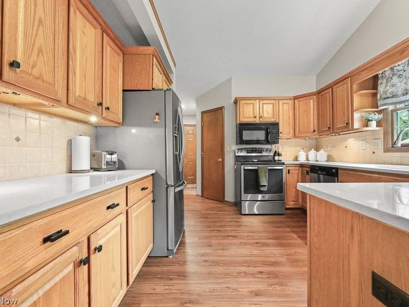 392 Maplewood Drive, Alliance, OH 44601 Photo 3