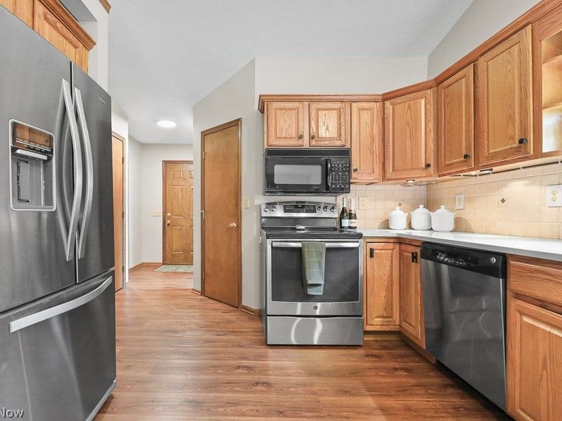 392 Maplewood Drive, Alliance, OH 44601 Photo 4