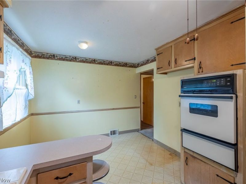 9609 Alexander Road, Garfield Heights, OH 44125 Photo 11