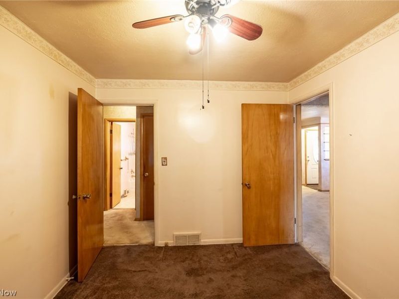9609 Alexander Road, Garfield Heights, OH 44125 Photo 17