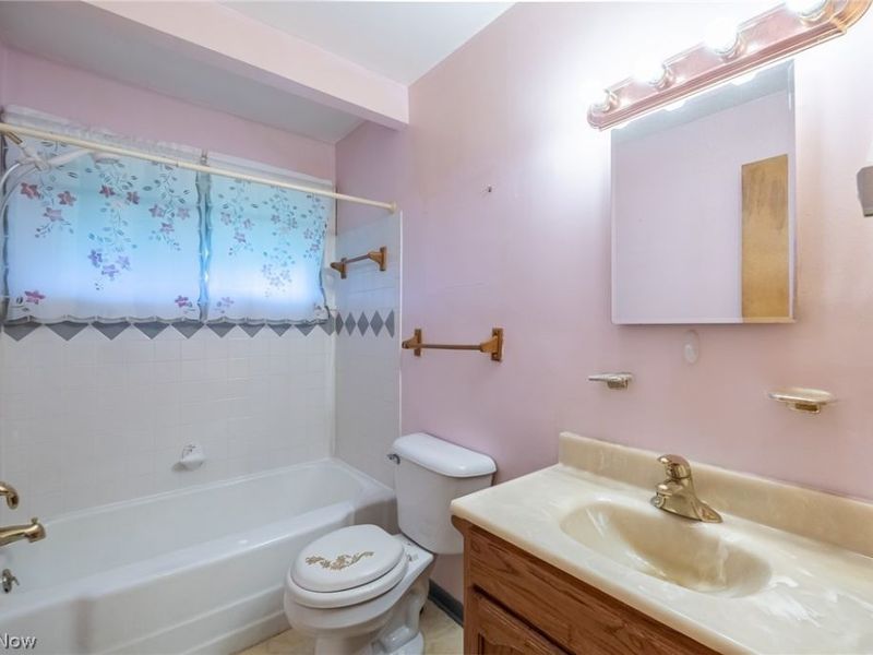 9609 Alexander Road, Garfield Heights, OH 44125 Photo 18