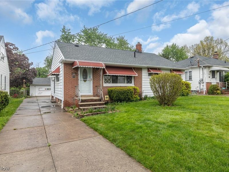 9609 Alexander Road, Garfield Heights, OH 44125 Photo 2