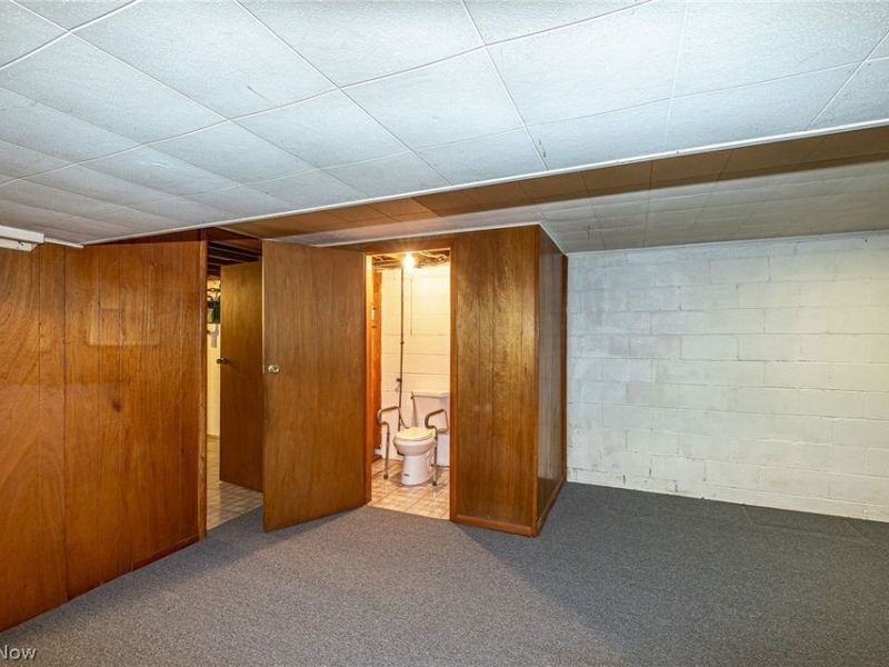 9609 Alexander Road, Garfield Heights, OH 44125 Photo 23