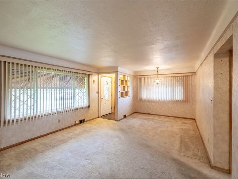 9609 Alexander Road, Garfield Heights, OH 44125 Photo 4