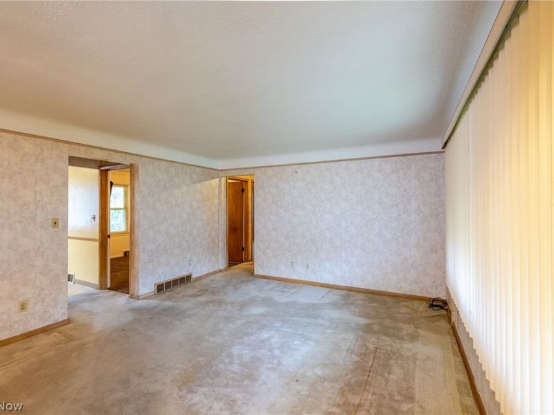 9609 Alexander Road, Garfield Heights, OH 44125 Photo 5