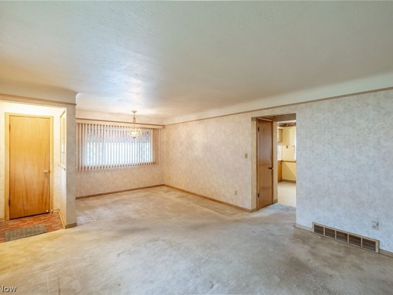 9609 Alexander Road, Garfield Heights, OH 44125 Photo 7