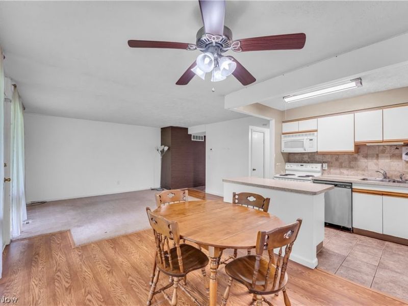 10408 N Church Drive, Unit 420, Parma Heights, OH 44130 Photo 10